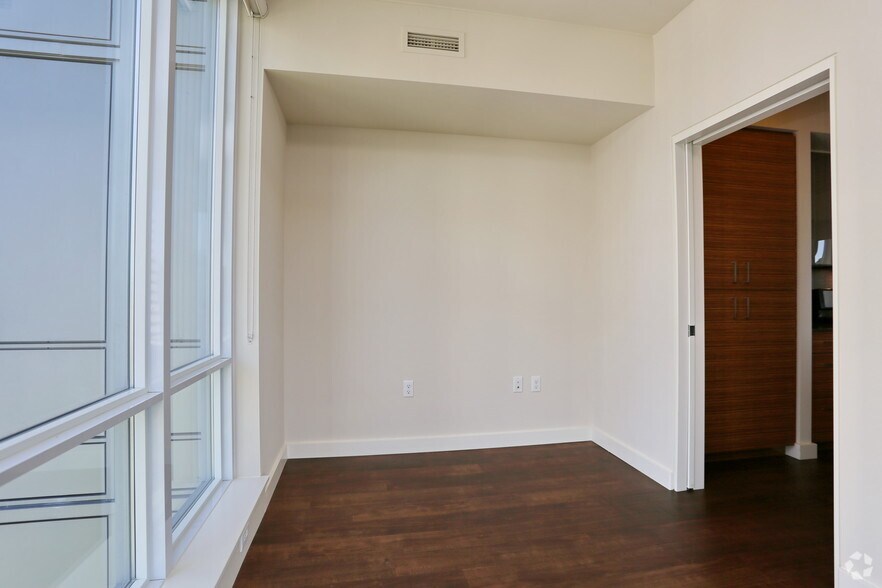 More Photos Of 2105 5th Ave, Seattle Apartments For Lease