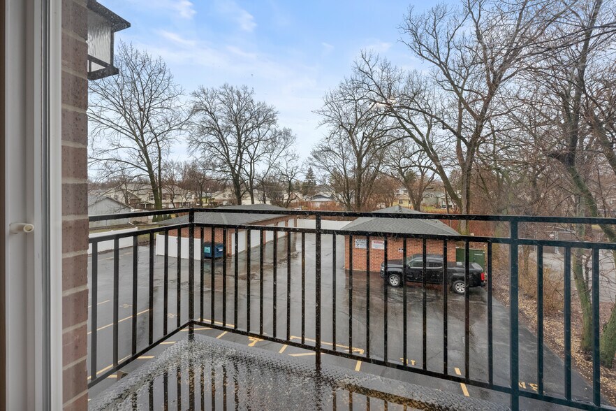 More Photos Of 15524 Cicero Ave, Oak Forest Apartments For Sale