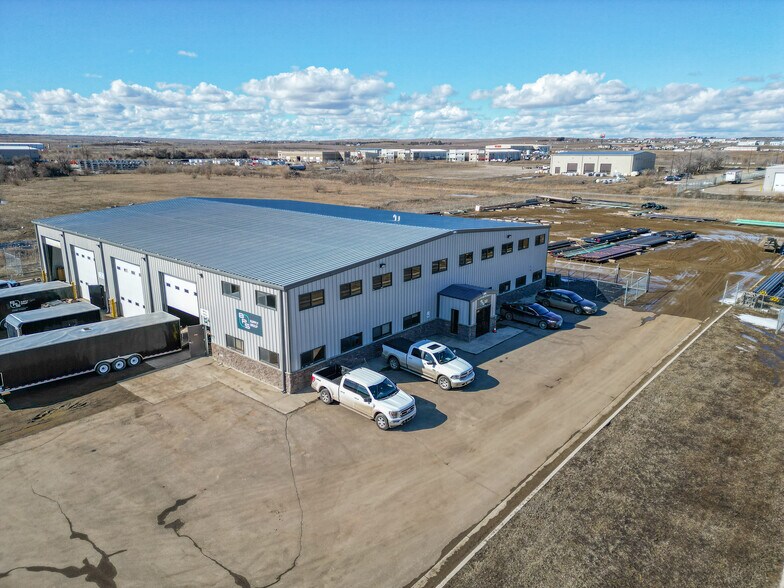 More Photos Of 509 Well St, Williston Warehouse For Lease