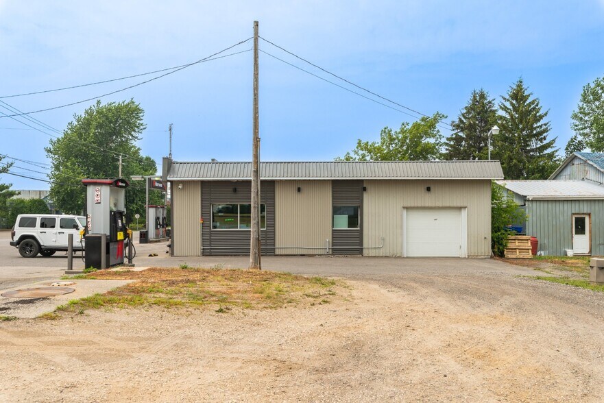 More Photos Of 4095 Rue De L'église, Franklin Service Station For Sale