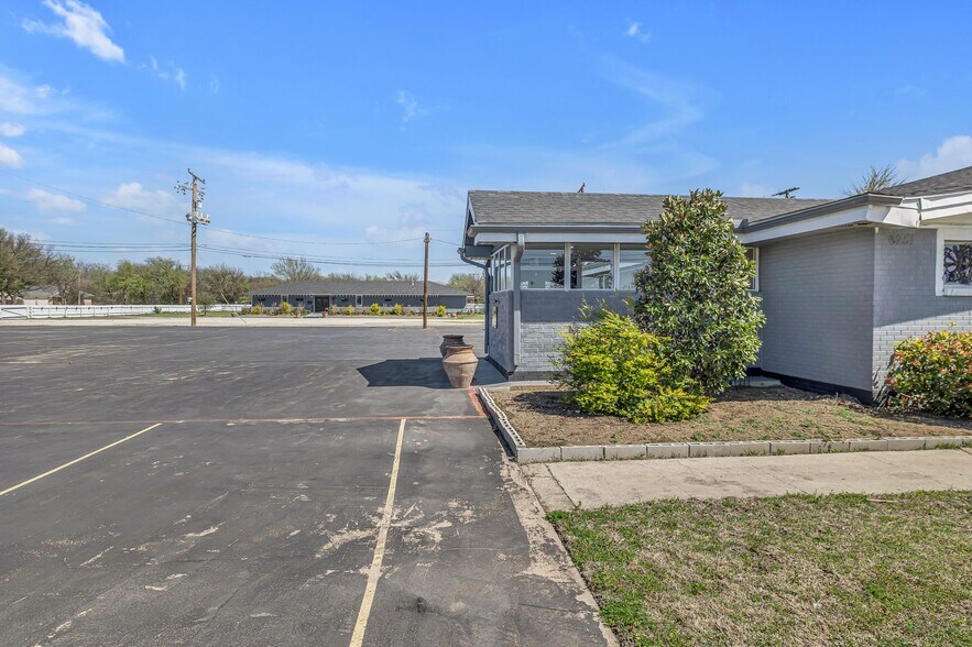 More Photos Of 6251 Wichita St, Fort Worth Religious Facility For Sale
