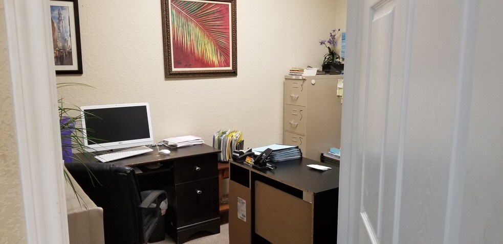 More Photos Of 2115 61st St, Galveston Storefront Retail Office For Lease