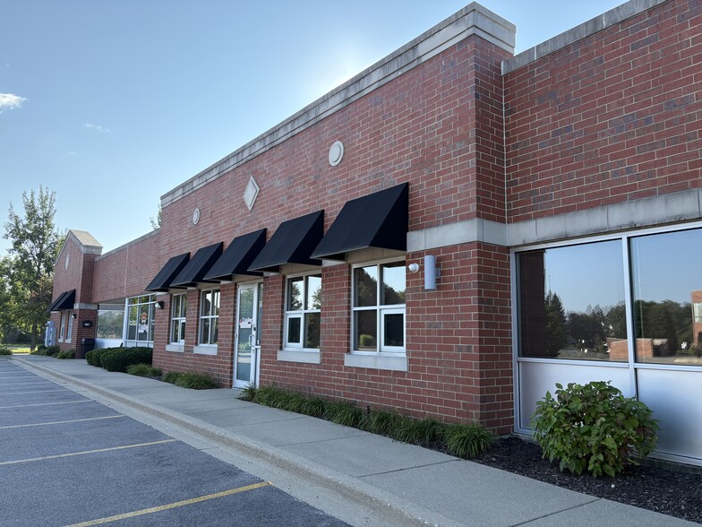 More Photos Of 2156 Deep Water Ln, Naperville Office For Sale