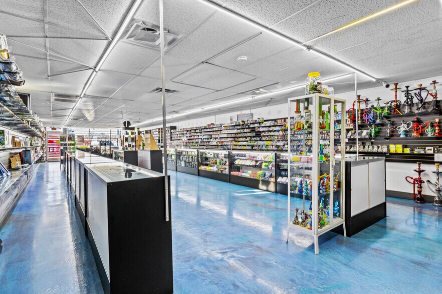 More Photos Of 1415-1419 Leestown Rd, Lexington General Retail For Sale