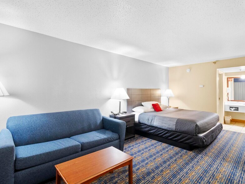 More Photos Of 850 S Bluff St, St George Hotel For Sale