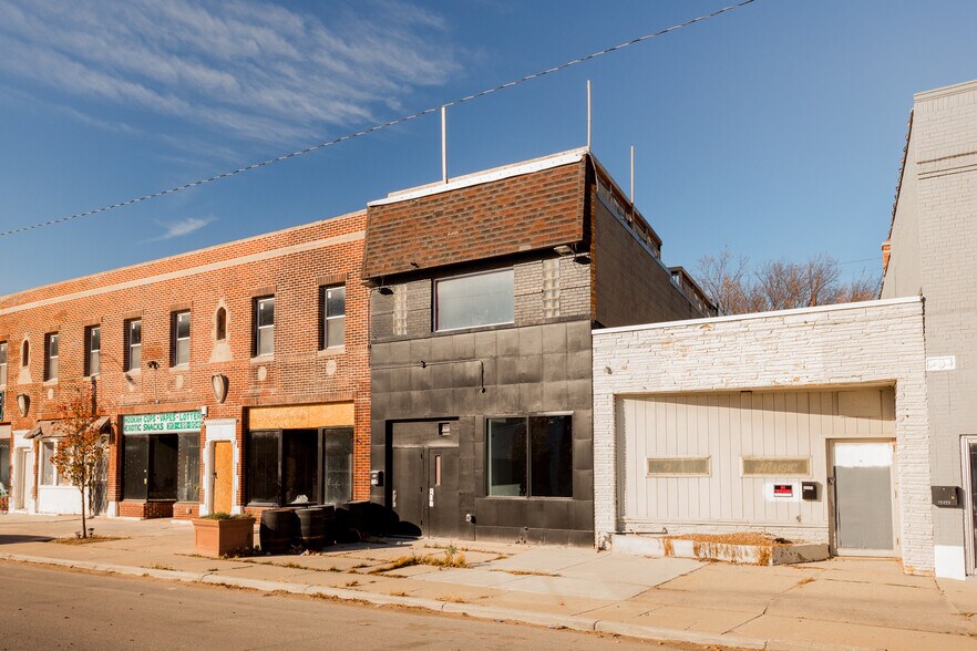 More Photos Of 15421 Mack Ave, Detroit Bar For Sale