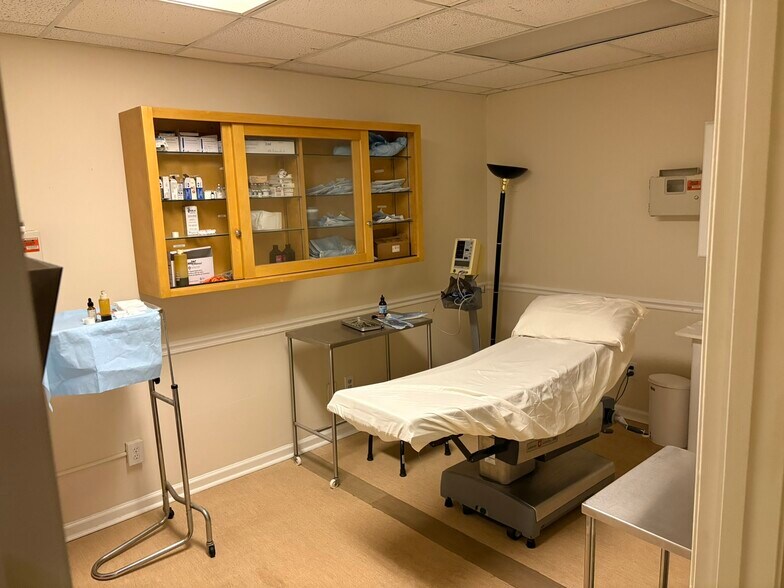 More Photos Of 906 Abercorn St, Savannah Office For Sale