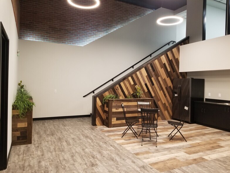 More Photos Of 550 S Main St, Lebanon Office For Sale