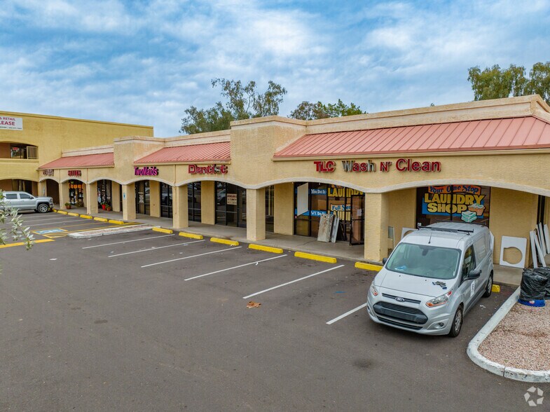 More Photos Of 1111 N Gilbert Rd, Gilbert Storefront Retail Office For Lease