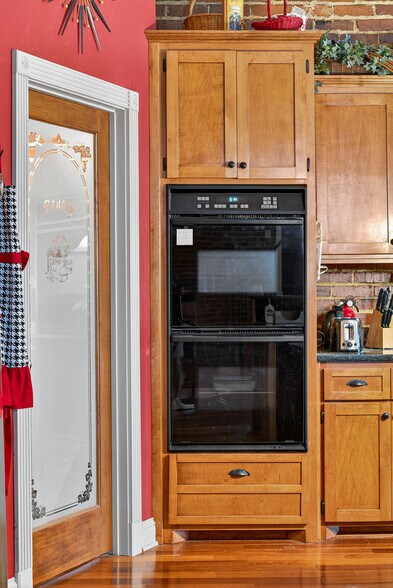 More Photos Of 109 7th Ave E, Springfield Flex For Sale