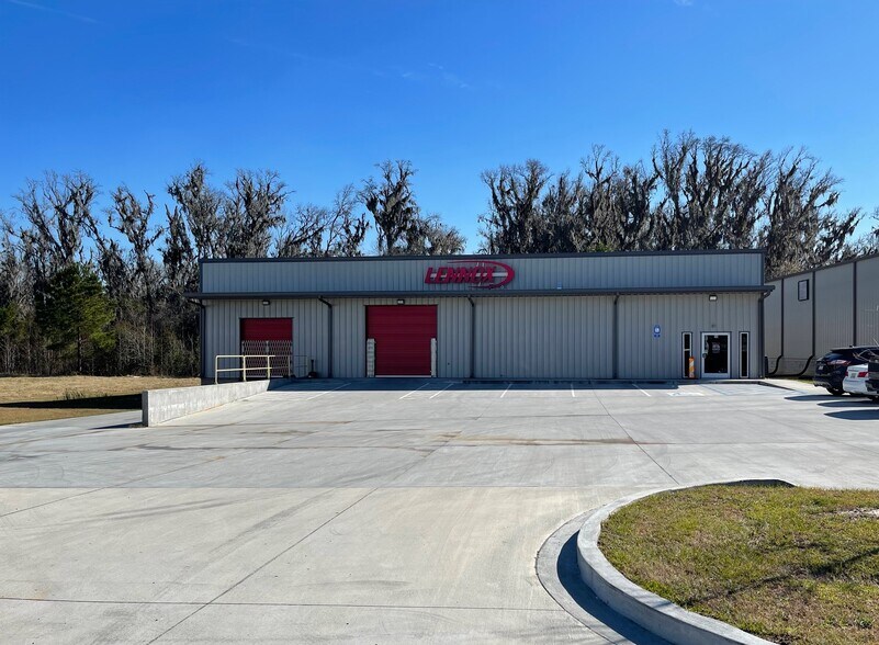 Primary Photo Of 36 W Chatham Ct, Garden City Showroom For Lease