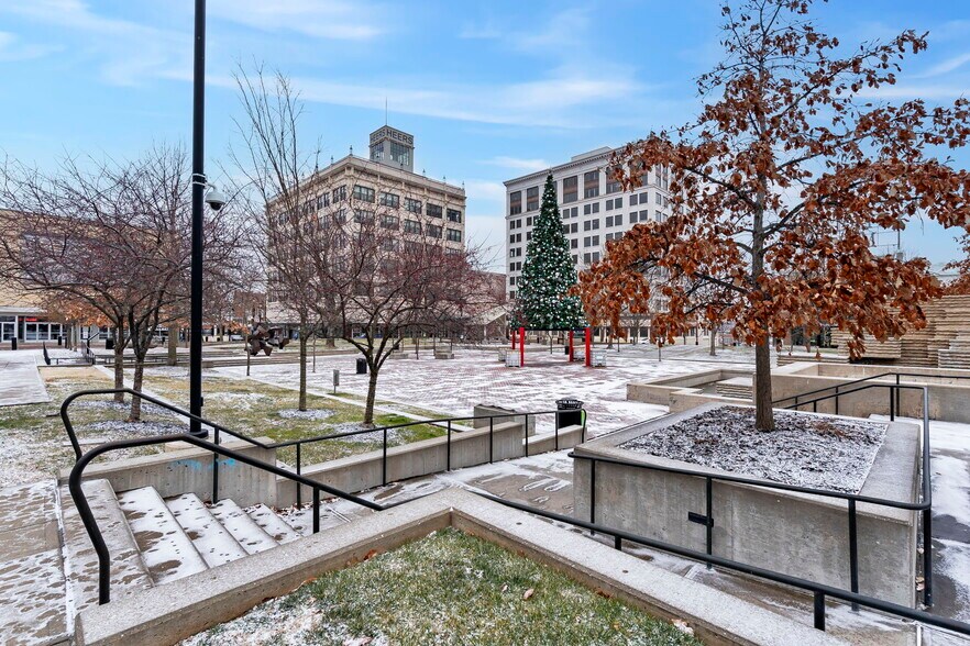 More Photos Of 408 W Walnut St, Springfield Storefront Retail Residential For Lease