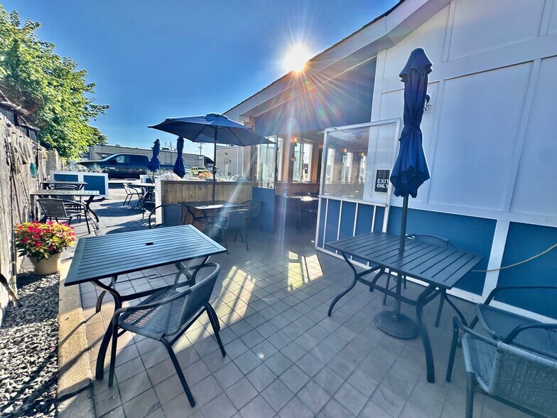 More Photos Of 4257 Austin Blvd, Island Park General Retail For Sale