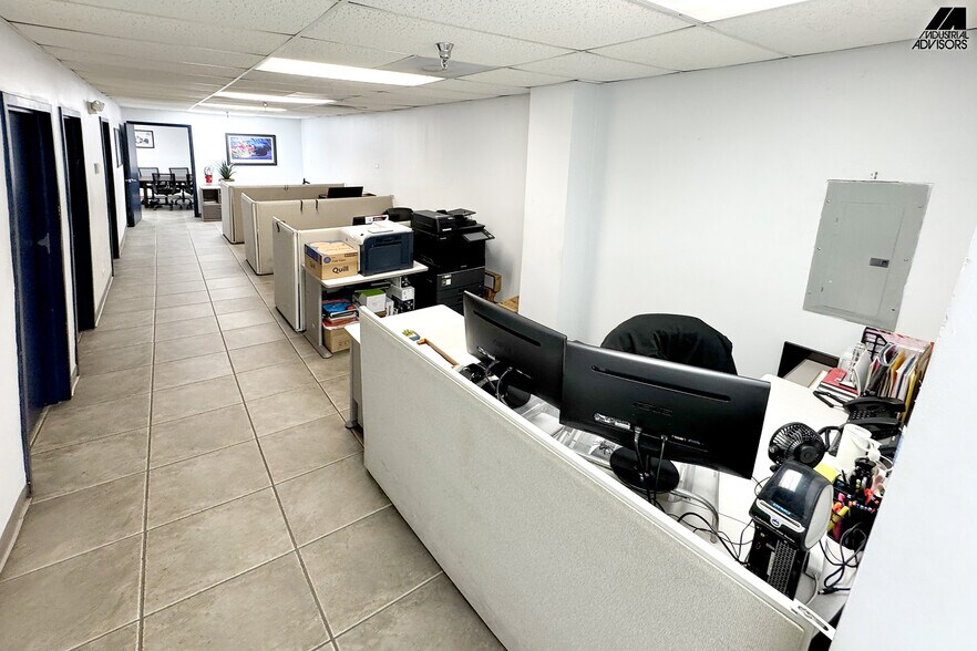 More Photos Of 1361-1363 NW 155th Dr, Miami Warehouse For Lease