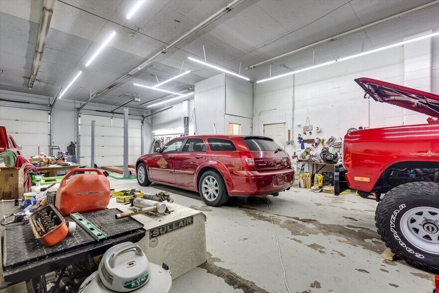 More Photos Of 4831 50 St, Alix Flex For Sale