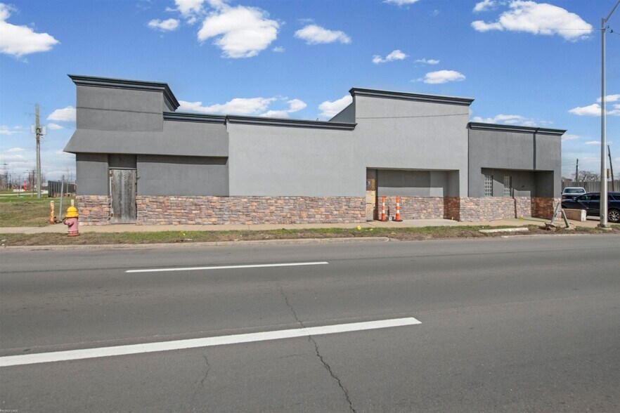 Primary Photo Of 10630 Grand River Ave, Detroit Medical For Sale