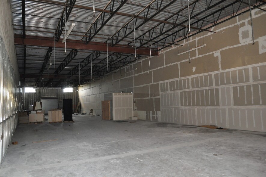 More Photos Of 8347-8369 NW 36th St, Miami Light Distribution For Lease