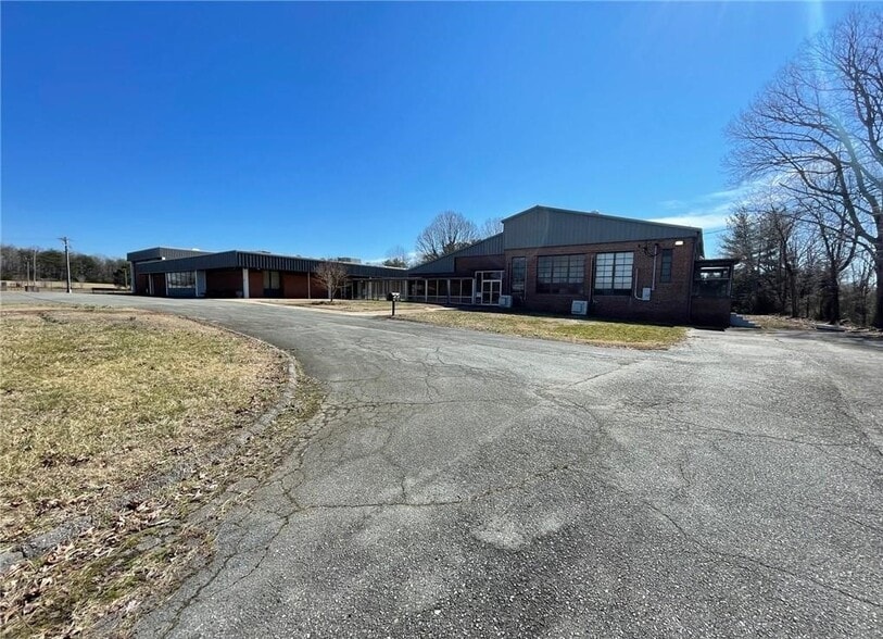 More Photos Of 7165 NC 89 Hwy W, Westfield Industrial For Lease