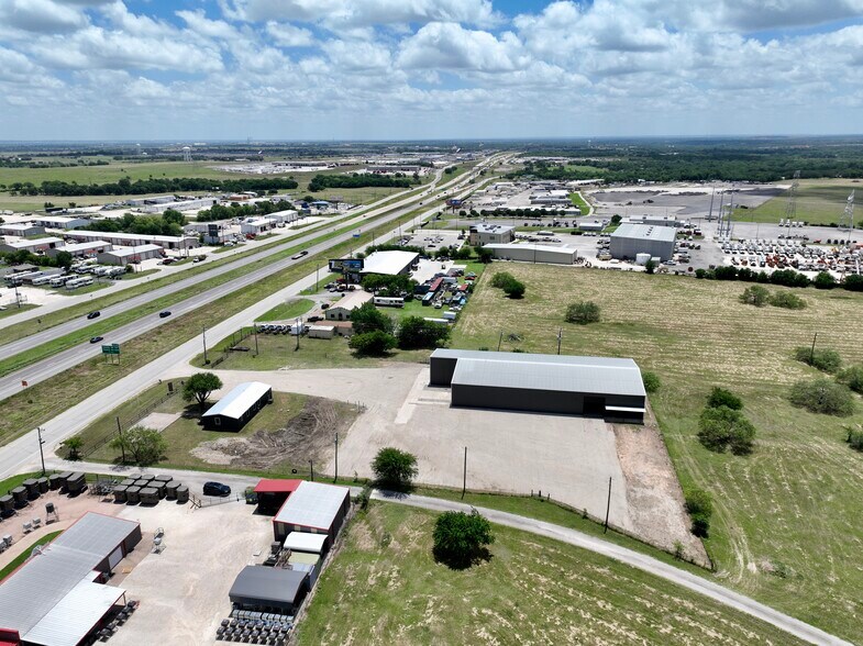 More Photos Of 4528 S Interstate 35, Alvarado Warehouse For Lease