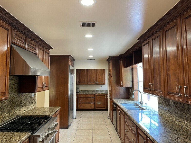 More Photos Of 8927 Sawyer St, Los Angeles Specialty For Sale