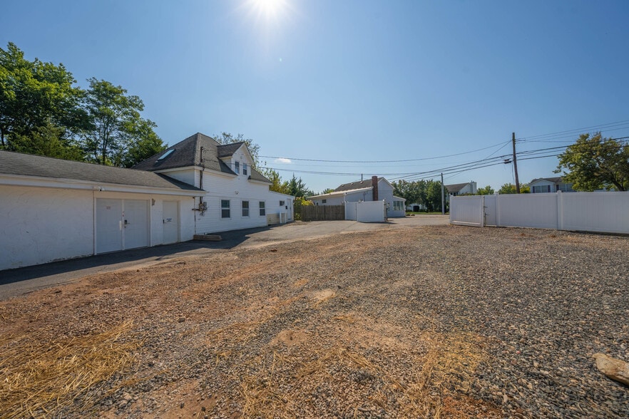More Photos Of 40 Amboy Rd, Old Bridge Flex For Sale