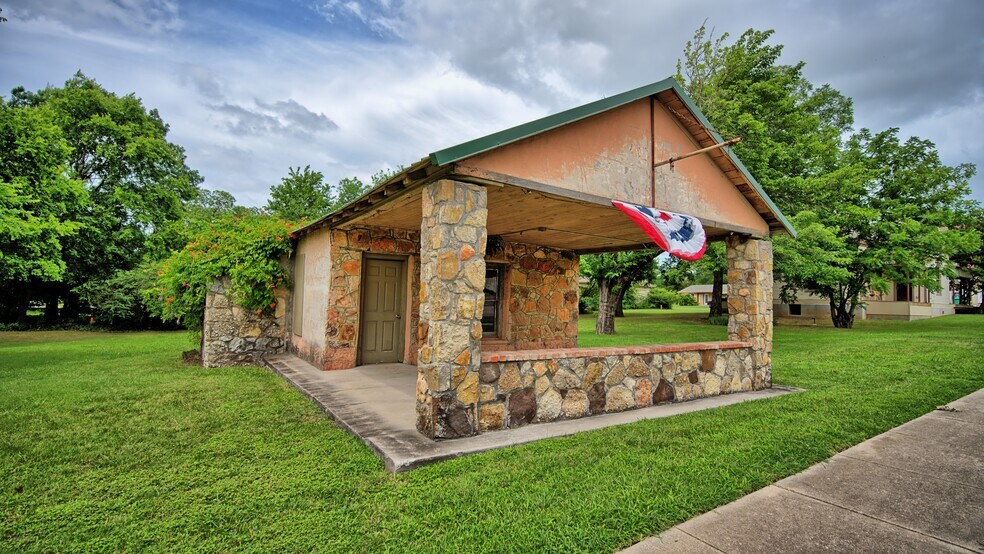 More Photos Of 400 S. Broad Street St, Saint Jo Land For Sale
