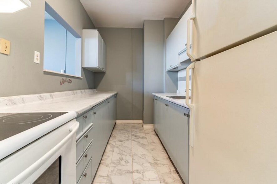 More Photos Of 55 Willow St, Paris Apartments For Sale