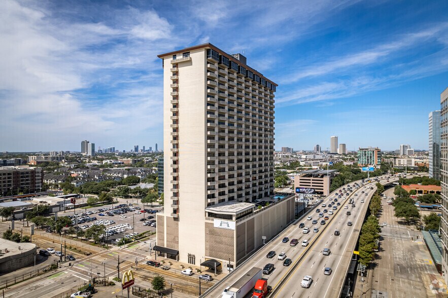 More Photos Of 2016 Main St, Houston Apartments For Sale