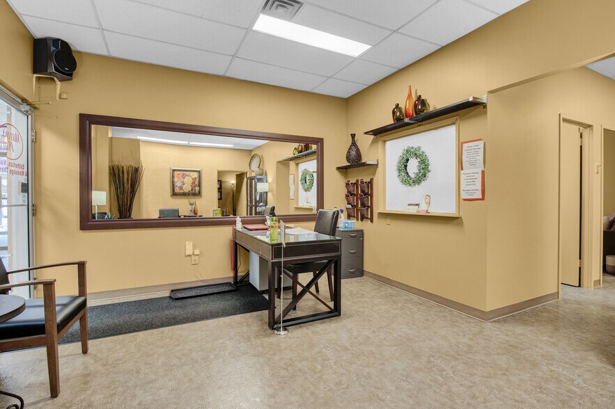 More Photos Of 11520 100 Av NW, Edmonton Apartments For Sale