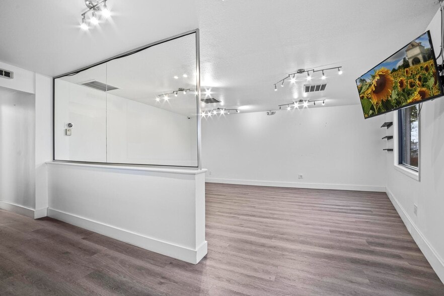 More Photos Of 3410 NE 6th Ter, Pompano Beach Warehouse For Sale