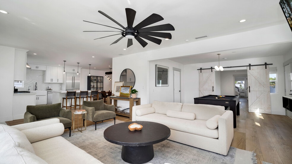 More Photos Of 308 E 18th St, Costa Mesa Shelter For Sale