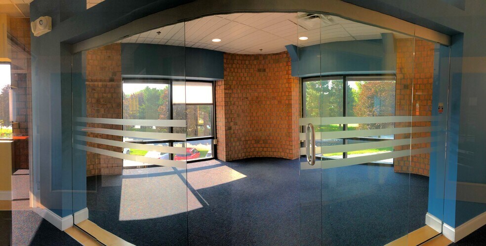 More Photos Of 4 Atrium Dr, Albany Office For Lease