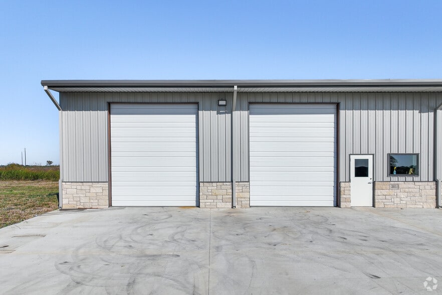 More Photos Of 5225 County Road 1205, Cleburne Unknown For Lease