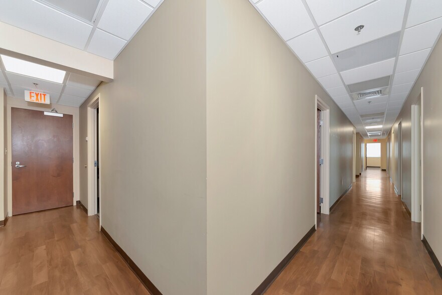 More Photos Of 1921 Waldemere St, Sarasota Medical For Lease