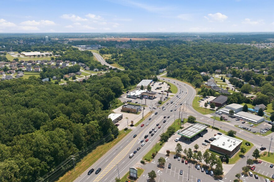 More Photos Of 1469 Tiny Town Rd, Clarksville Freestanding For Lease
