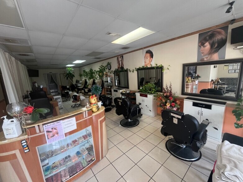 More Photos Of 1650-1660 S Dairy Ashford Rd, Houston Storefront Retail Office For Lease