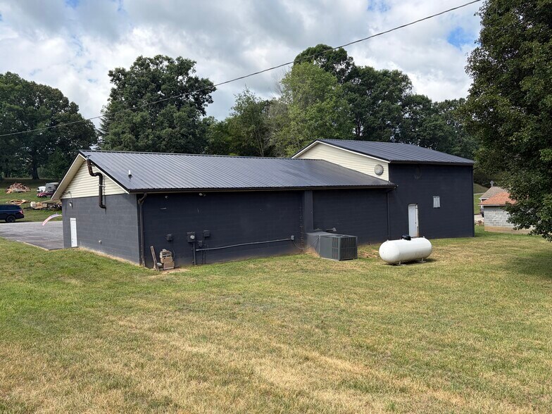 More Photos Of 8587 Sparrow Trl, Connelly Springs Contractor Storage Yard For Sale