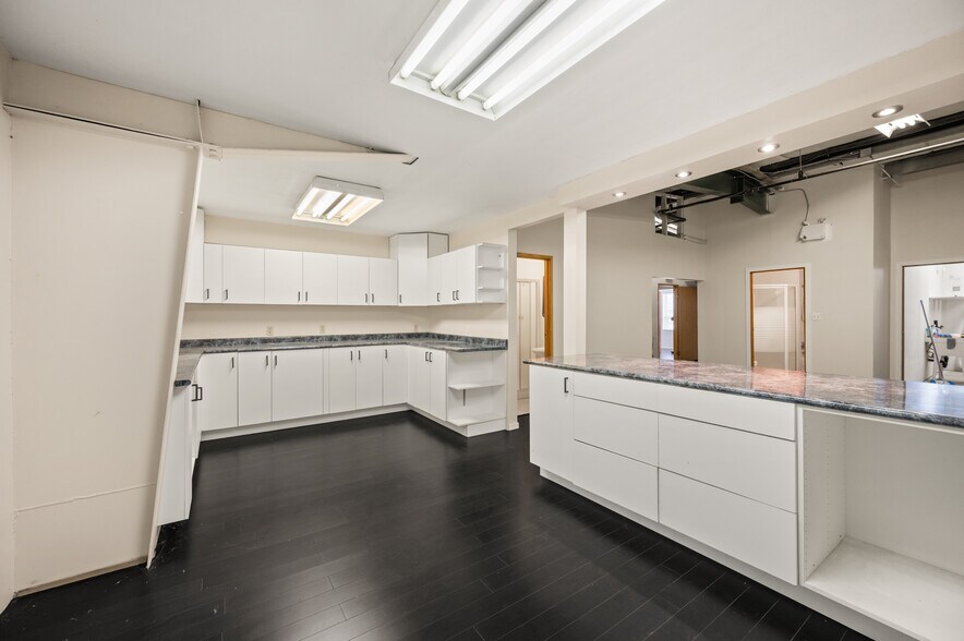 More Photos Of 2727 Dixon St, Port Coquitlam Industrial For Lease