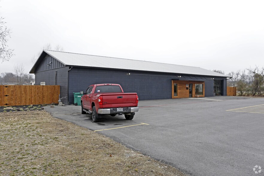 More Photos Of 1007 N 2nd St, Rogers Coworking Space