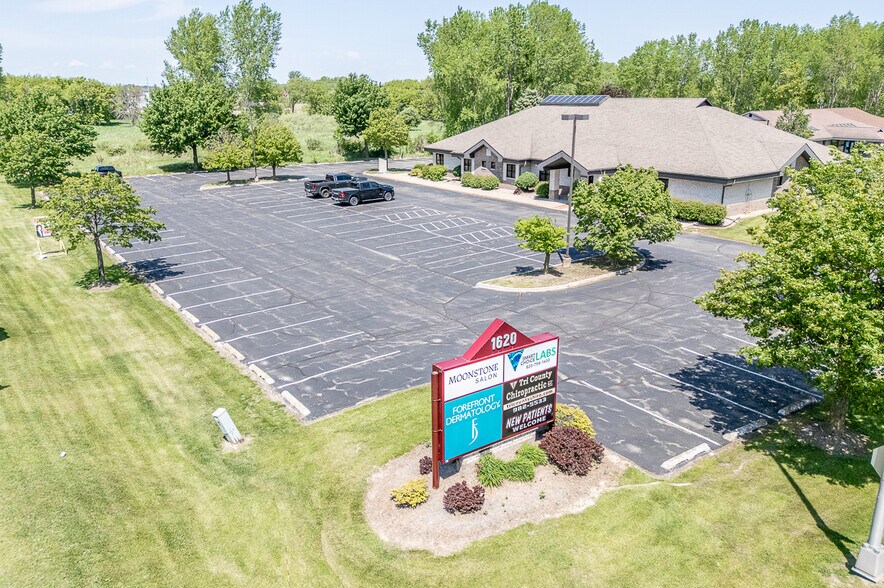 More Photos Of 1620 N Shawano St, New London Medical For Lease