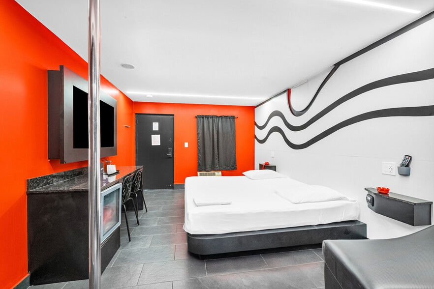 More Photos Of 841 N Krome Ave, Homestead Hotel For Sale