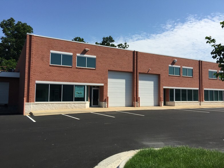 More Photos Of 22135 Davis Dr, Sterling Light Distribution For Lease