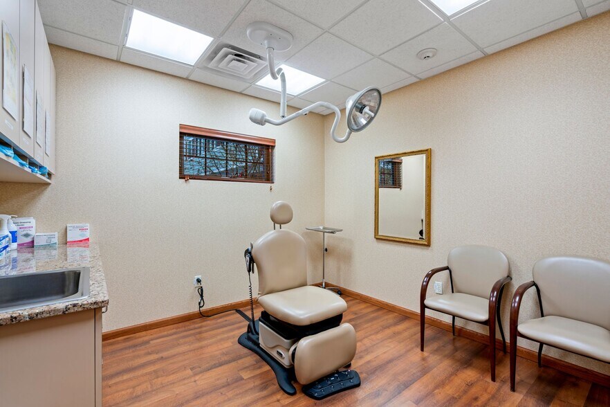 More Photos Of 29 Green St, Huntington Medical For Sale