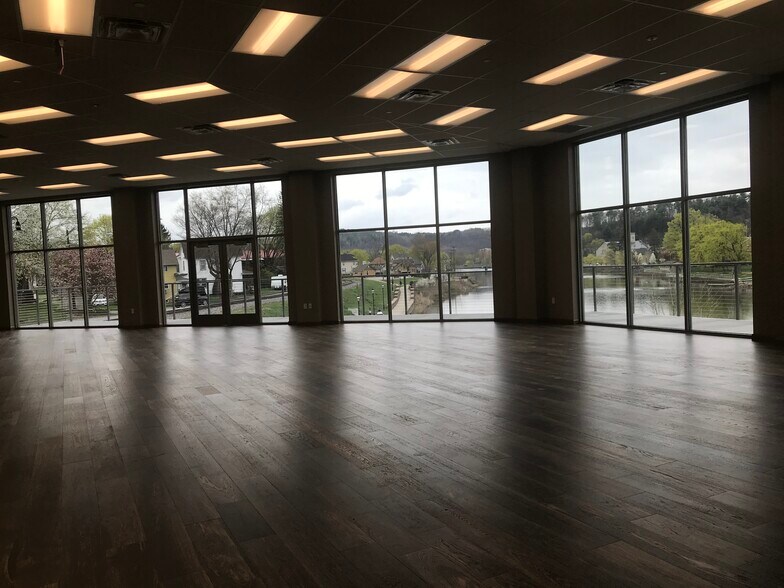 More Photos Of 139 W Market St, Clearfield Flex For Lease