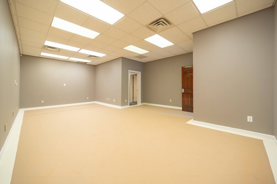 More Photos Of 555 Columbia Dr, Carrollton Office For Lease