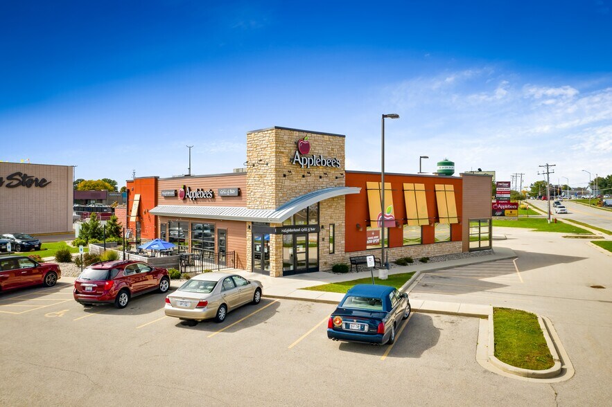 Primary Photo Of 115 Industrial Dr, Beaver Dam Restaurant For Lease