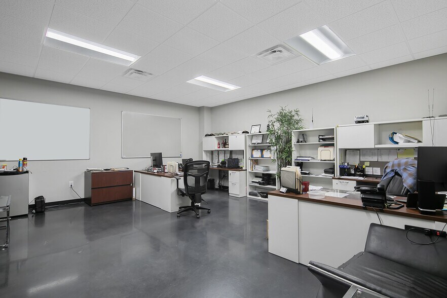 More Photos Of 2847 Bridgewood Dr, Fayetteville Office For Sale