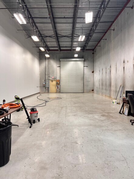 More Photos Of 6457 Hazeltine National Dr, Orlando Warehouse For Sale