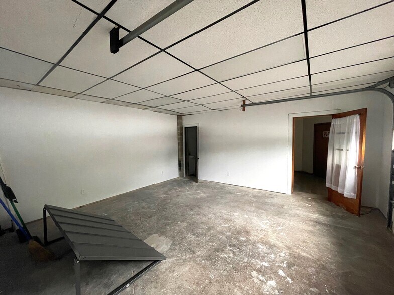 More Photos Of 2627 Waynesburg Dr SE, Canton Storefront Retail Residential For Sale