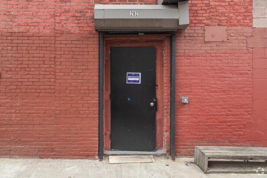 More Photos Of 52 Bridge St, Brooklyn Apartments For Lease